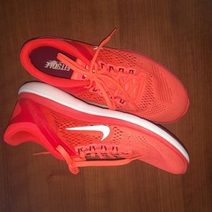 Nike Flex 2016 run size 10